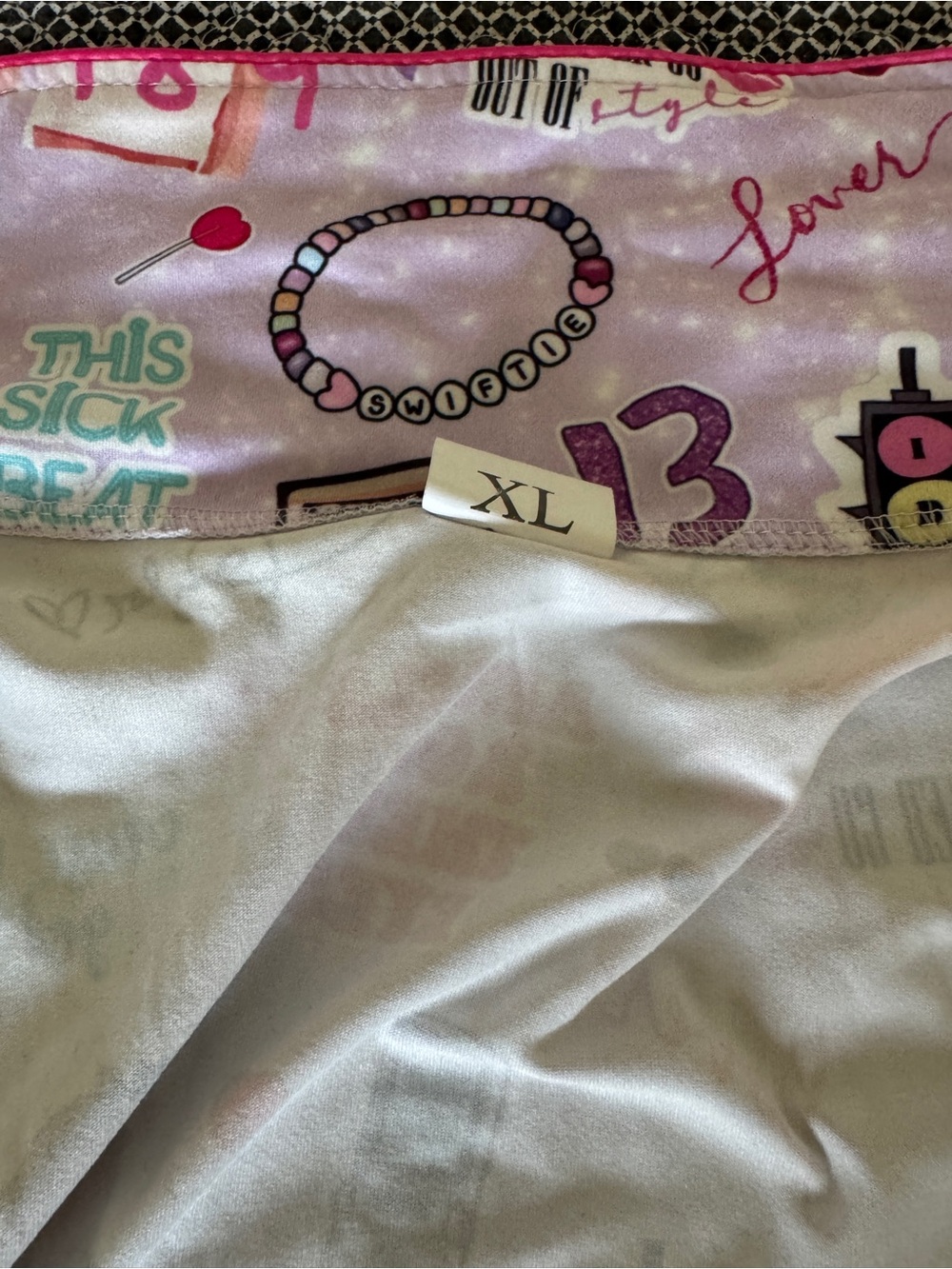 Taylor Swift Graphic pajama top - Picture 6 of 8